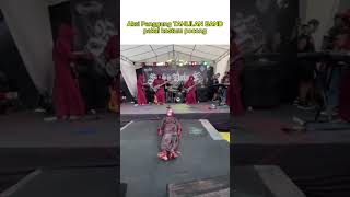 Aksi Panggung Tahlilan Band Dengan Memakai Kostum Pocong