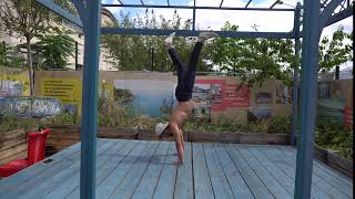 Handstand legs flutter