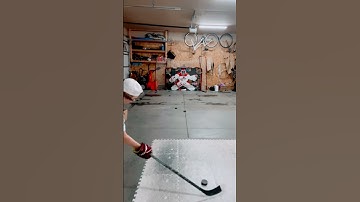 How Connor Bedard scores so many goals😱