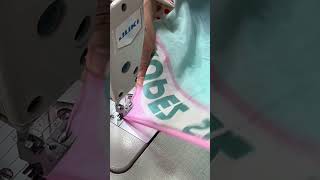 The process of sewing the edges of the printed scarf together💙💗📞WhatsApp/WeChat:+8613819405285