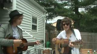 Kooks - She Moves in her own way, Live chords