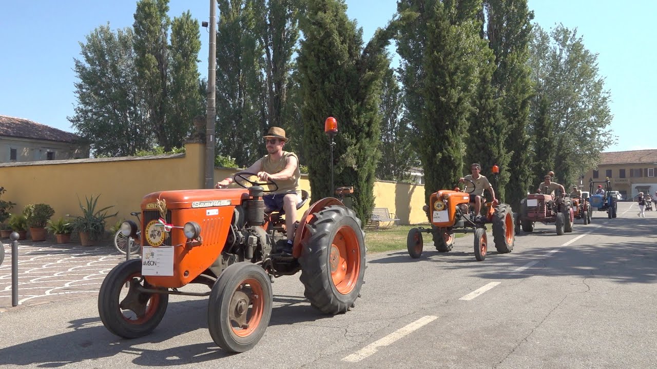 Un'invasione di trattori Dalla sfilata per il centro ai modellini d'epoca E  la mietitura si fa show