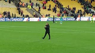 Daniel Farke applause Norwich fans @ 0:44 on his return to Carrow Road, with Leeds Utd  21/10/23