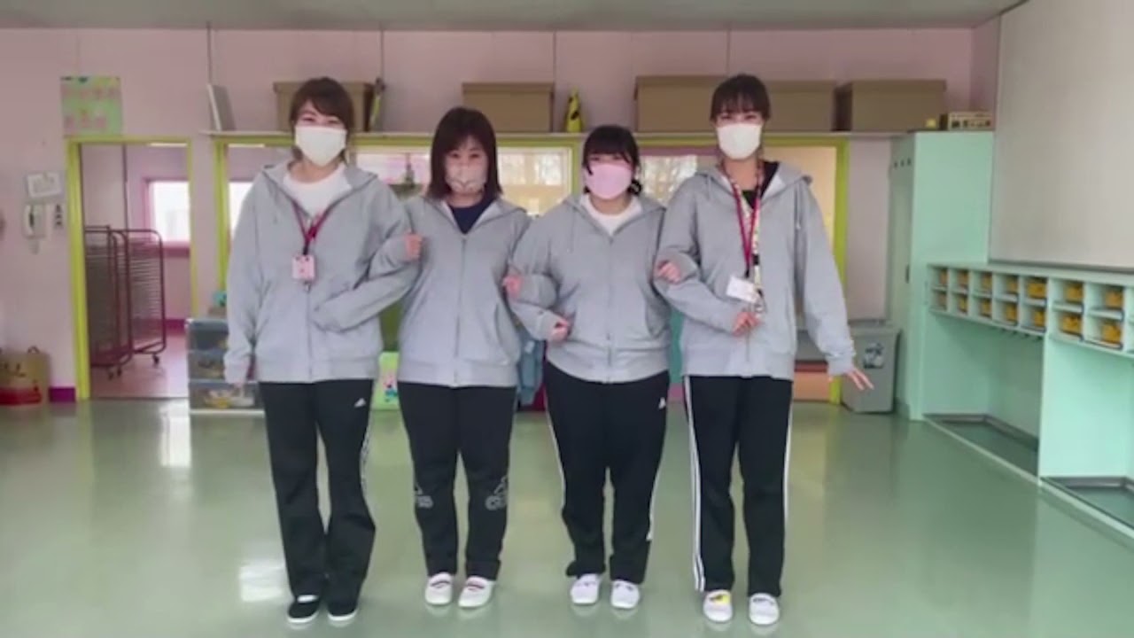 幼稚園の先生が、最近流行りの「言うこと一緒やること逆ゲーム」をやってみた