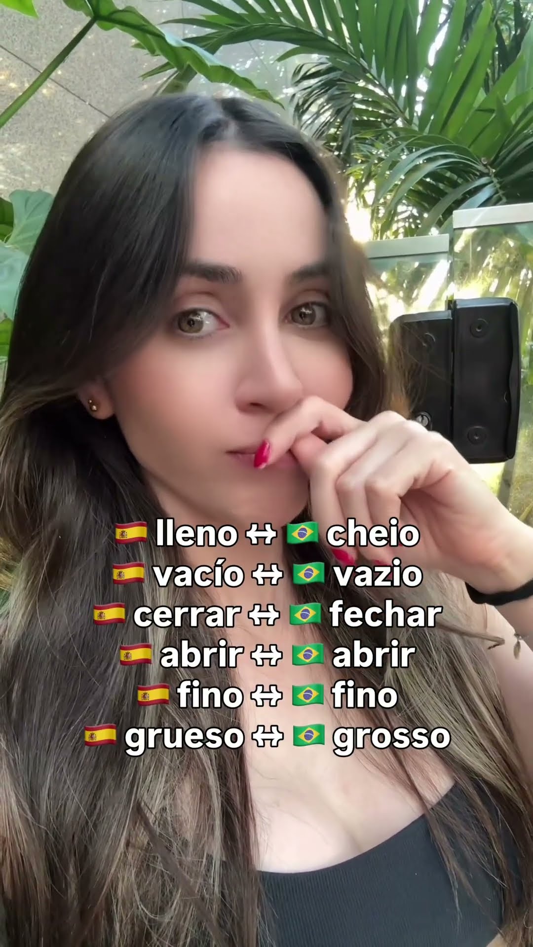 Opostos em espanhol: lleno e vacío, cerrar e abrir, grueso e fino