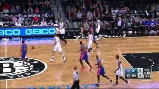 Jeremy Lin Drives Past 5 Defenders