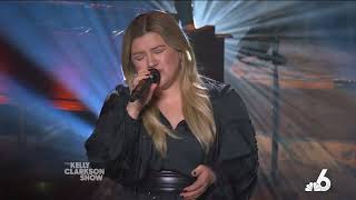 Video thumbnail of "Kelly Clarkson - Bridge Over Troubled Water - The Kelly Clarkson Show - May 9, 2023"