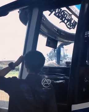 Story WA bus HR SUN BREAKER