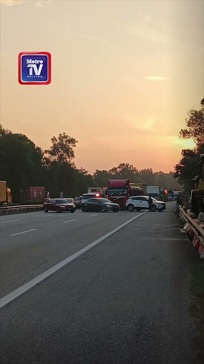 Polis buru ejen tarik kereta halang laluan lebuh raya