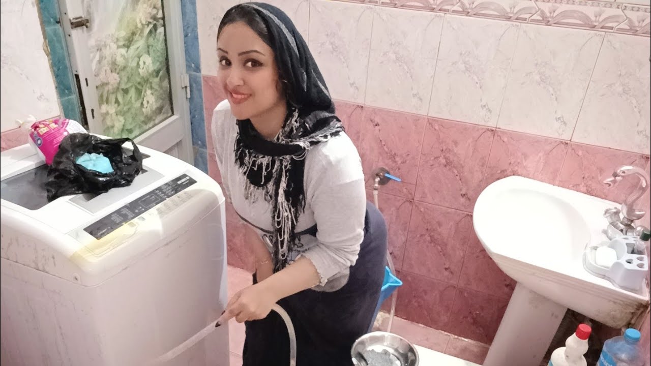 روتين غسيل الحمام عند امي اول مره اعمله معاكو ع القناه خليته فل بينور