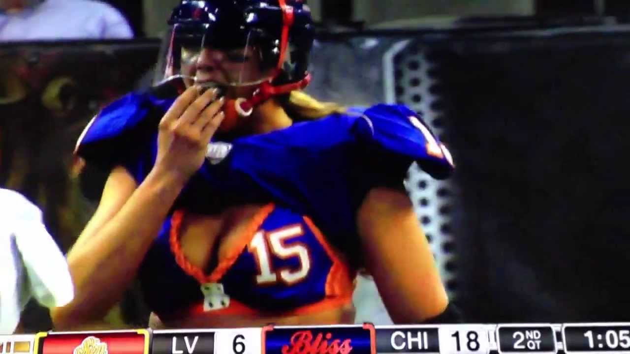 Sexy Girls Playing American Football 日本語で Youtube 