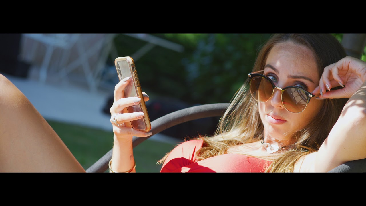Bezza - Elle (Clip Officiel) - YouTube