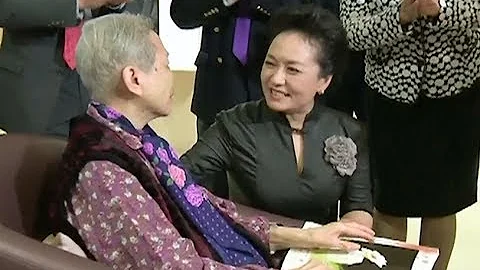 Chinese President's Wife Visits Elderly Center in HK - DayDayNews