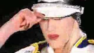 Gwen Stefani - Hollaback Girl Resimi