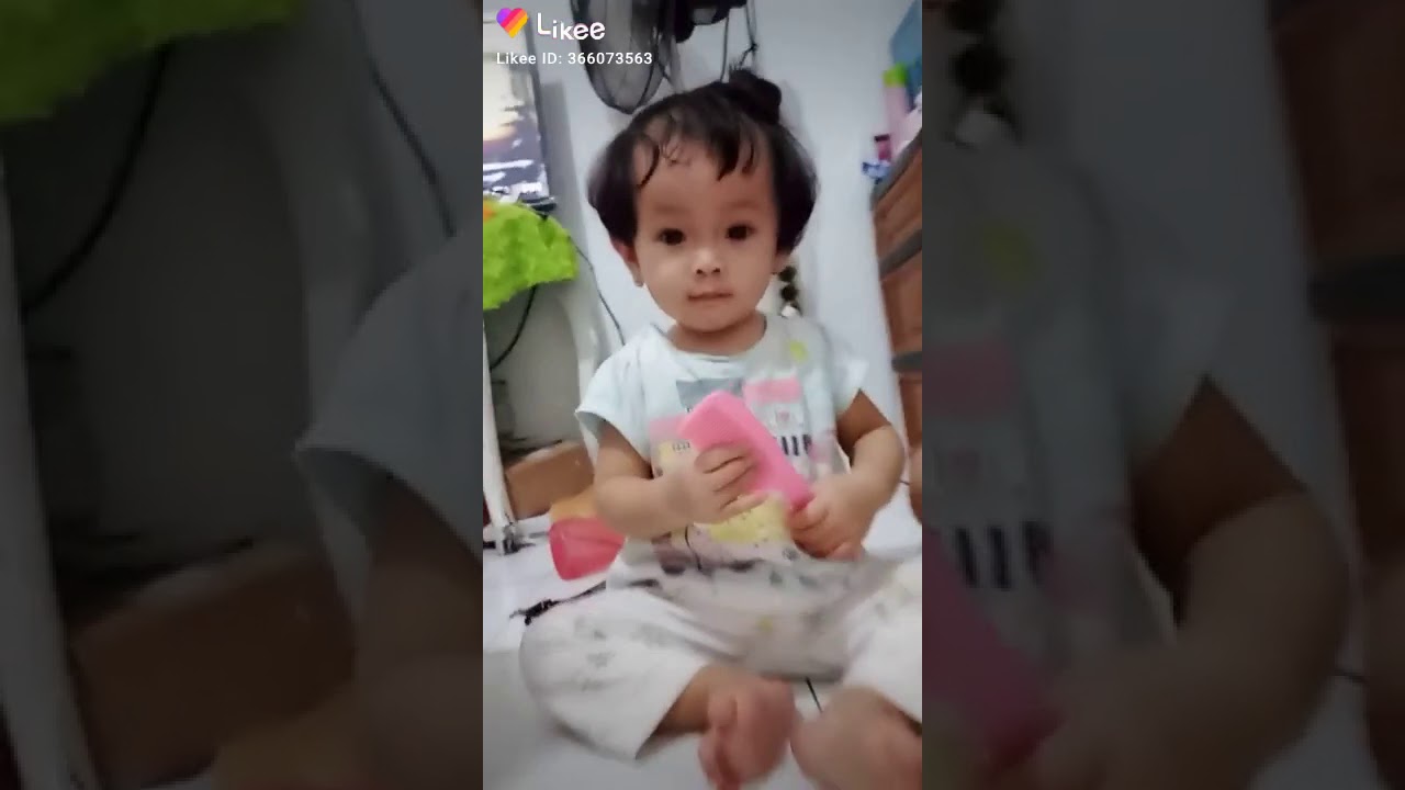 Anak bayi 1 tahun asik denger lagu YouTube