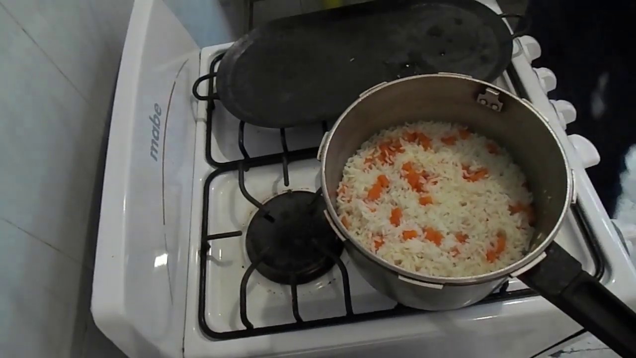 Arroz blanco con zanahorias fácil.