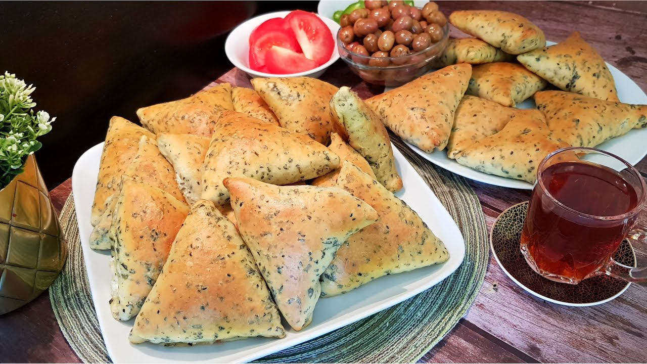 فطائر الزعتر الاخضر بالجبنة من اطيب وصفات الفطور بعجينة قطنية وطعم جدا مميز