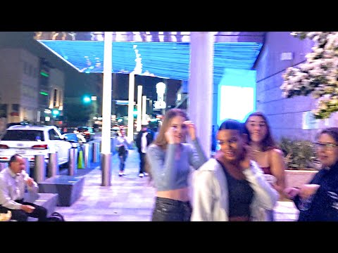 видео: Downtown Dallas Nightlife - Running
