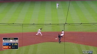 KC@HOU Gm4: Royals tie game in 8th on Correa's error