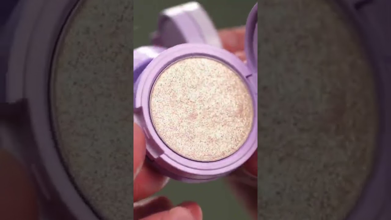 *Ad Wearing the new Peach Madeline Beauty Bento eyeshadows from @Kaja it comes with bouncy chrome