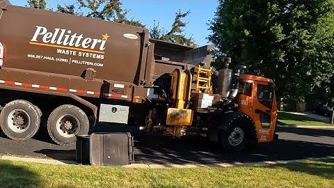 Pellitteri 536 Mack LR Labrie Automizer on a cold morning