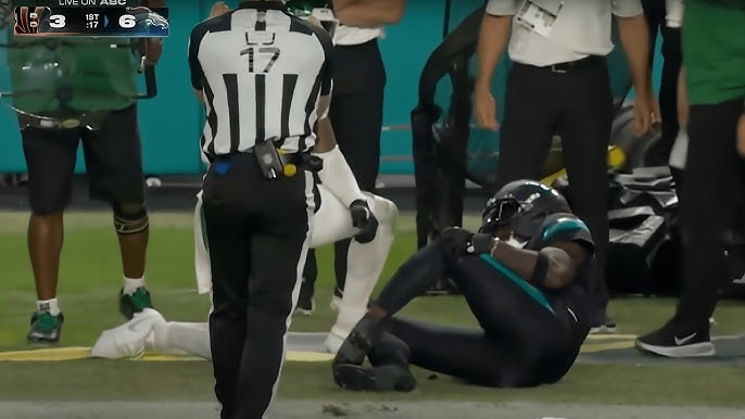 Tyreek Hill GRUESOME Leg Injury vs Jets🙏 - YouTube