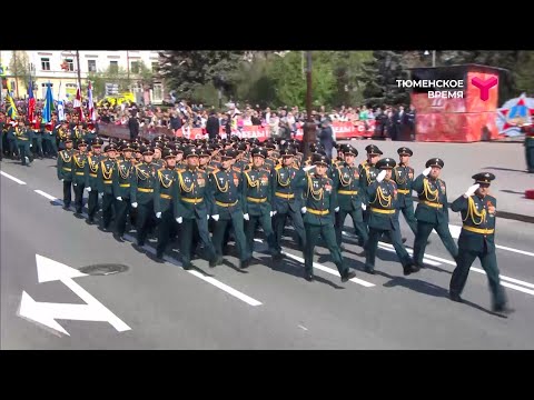 Торжественное прохождение войск Тюменского гарнизона