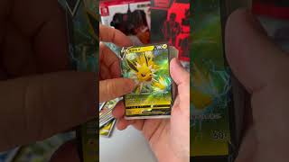POKÉMON EEVEE BOOSTER BOX #youtubeshorts #pokemon #pokemontcg #unboxing