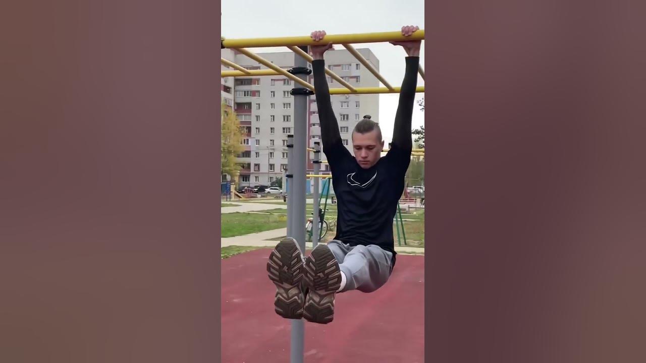 Уголок на турнике