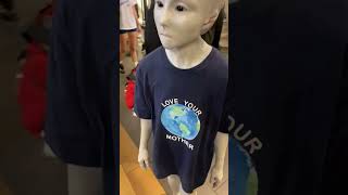 Person dressed as an alien walks around NYC mall