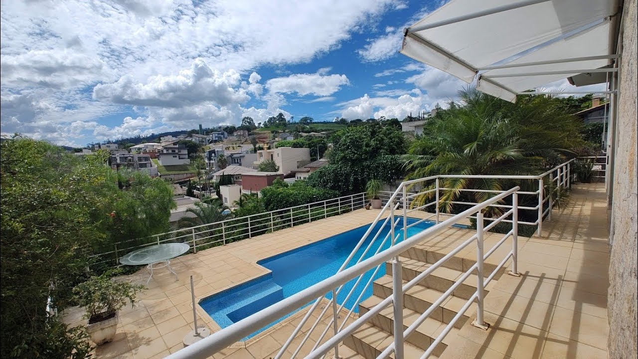 Linda Casa em Condomínio com uma Vista Espetacular em Atibaia 4 suítes piscina pomar, aceita permuta