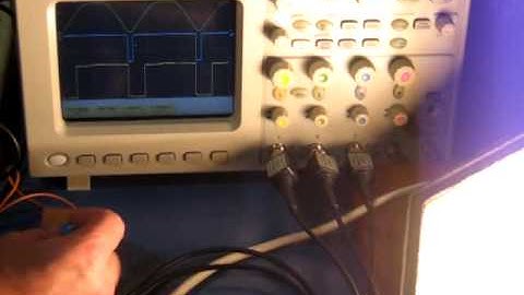Lamp dimmer controled with DC voltage from a potentiometer