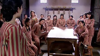 [Prison Movie] The prison woman bullies a pregnant woman,unaware that she is a kung fu expert.