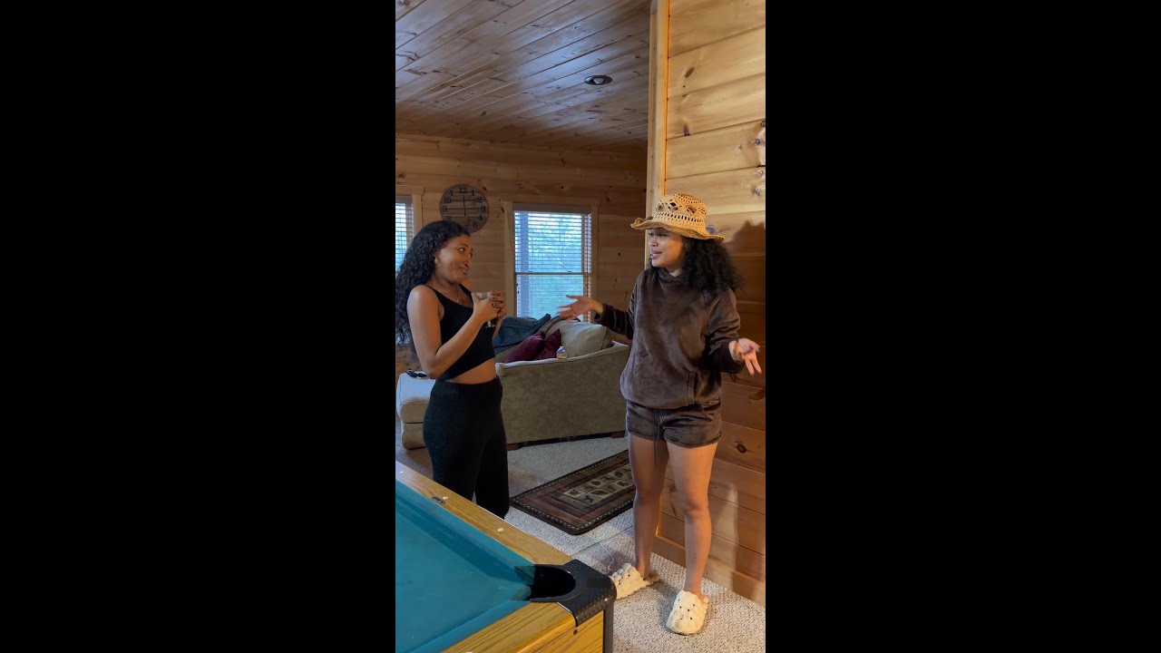 Когда Афина подъезжает к домику на свой день рождения!