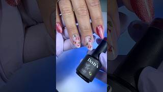 Uñas de gel con efecto cat eye y diseños. Builder gel y dual forms en almond nails