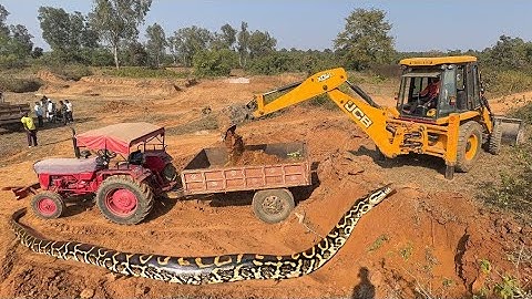 JCB 3dx xpert Loading Mud in Mahindra 475 Di tractor JCB video #jcb #farming