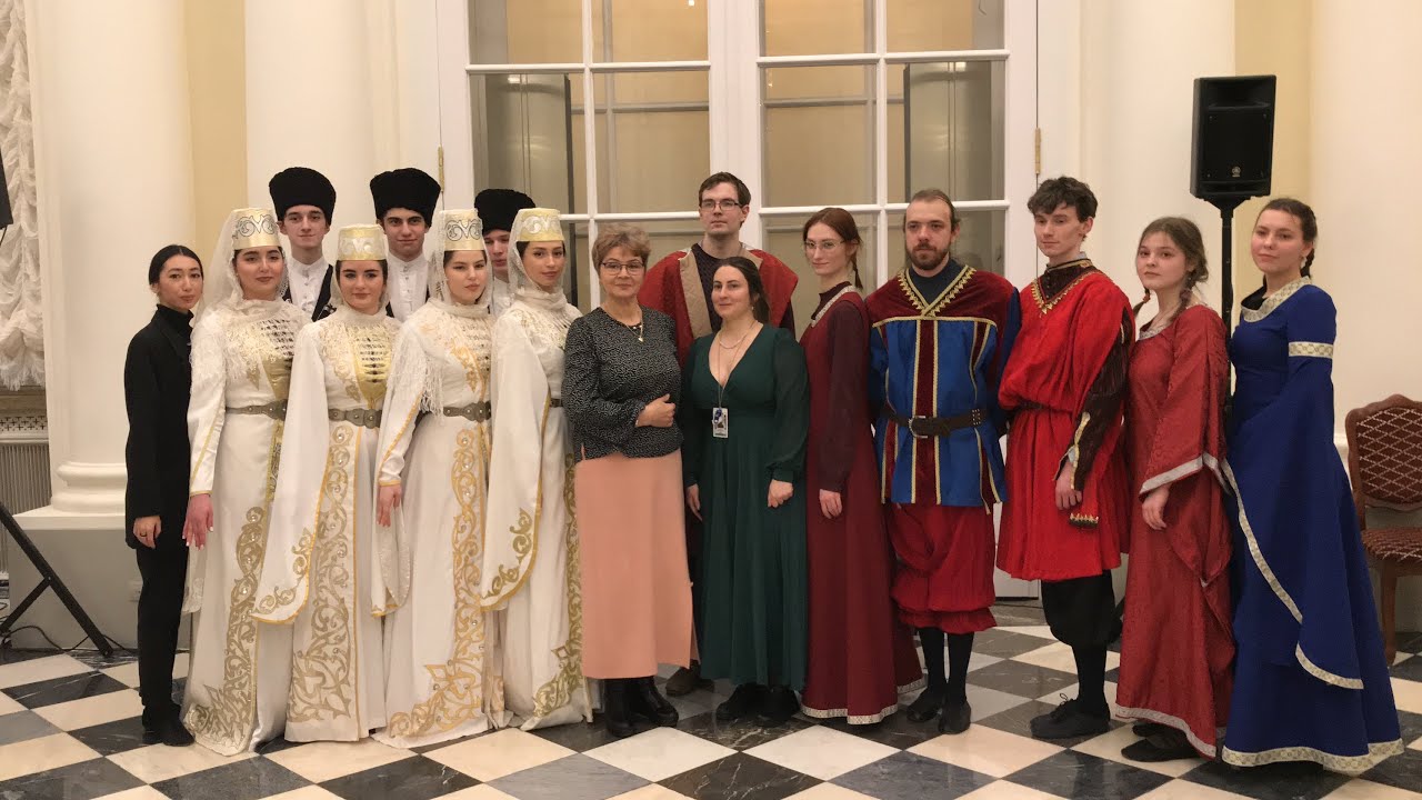 Ансамбль Иристон СПб провел мастер-класс по аланским танцам в Государственном Эрмитаже