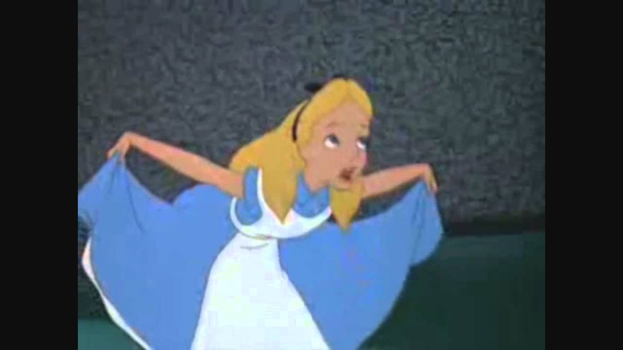 ALICIA Y LA REINA DE CORAZONES... Fandub Español latino... - YouTube