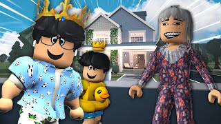 our CRAZY GREAT GRANDMA VISITS US bloxburg roleplay