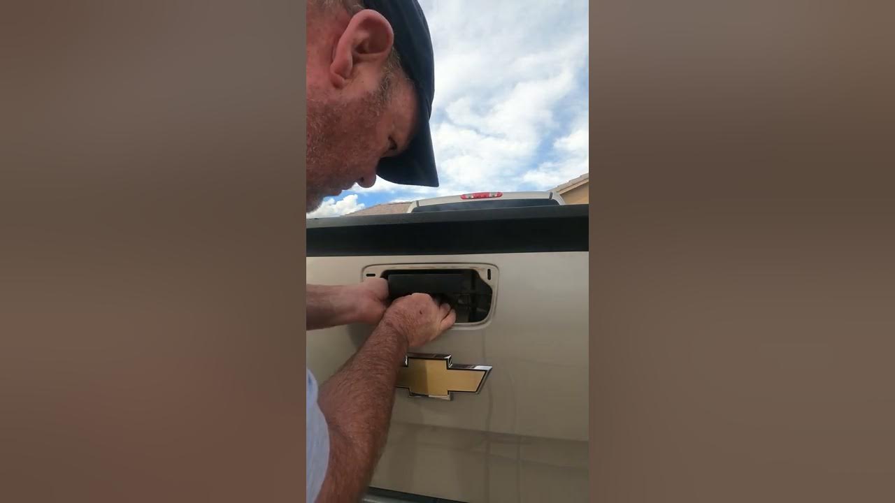 Chevy Silverado tailgate won't open - YouTube