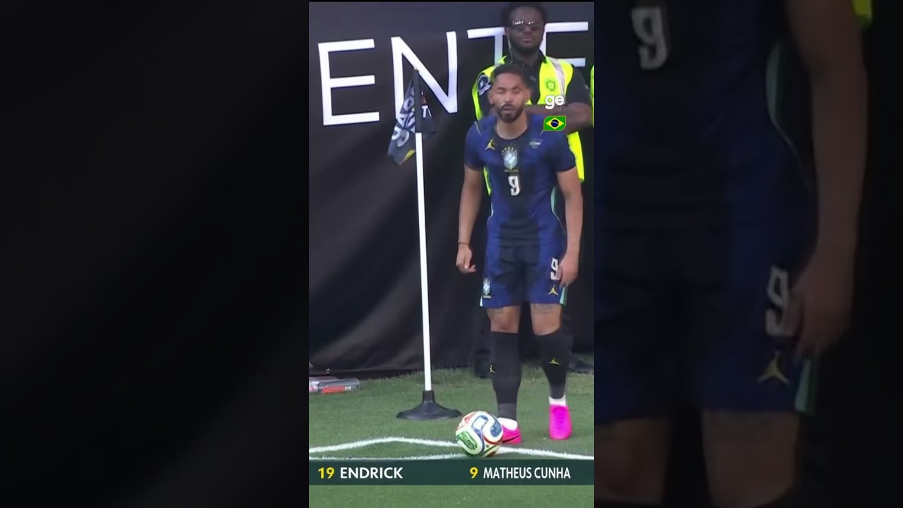 MATHEUS CUNHA MOVIMENTA A BANDEIRINHA NA HORA DE BATER O ESCANTEIO | #shorts | ge.globo