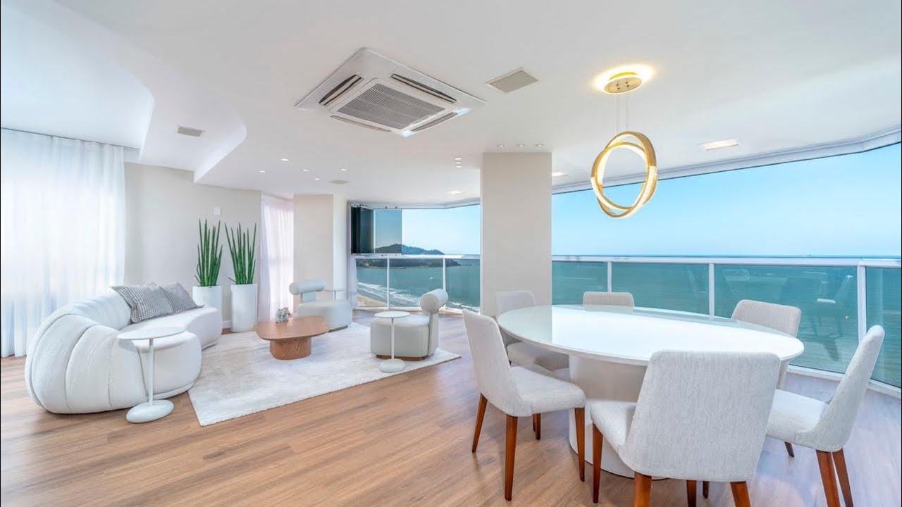 Frente mar maravilhoso, finamente mobiliado e decorado com quase 300m2