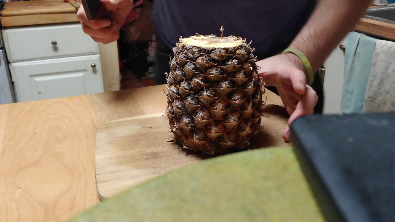 How To Know When a Pineapple is Ripe And How to Cut It YouTube