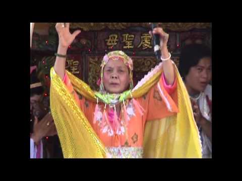 Video Văn hoá Việt Nam: Múa bóng ở Miễu Bà Chúa Xứ trong lễ... - YouTube