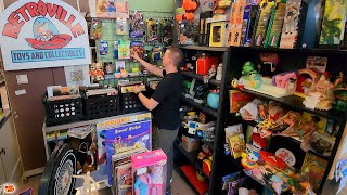 RETRO Treasures EVERYWHERE at THIS Flea Market!