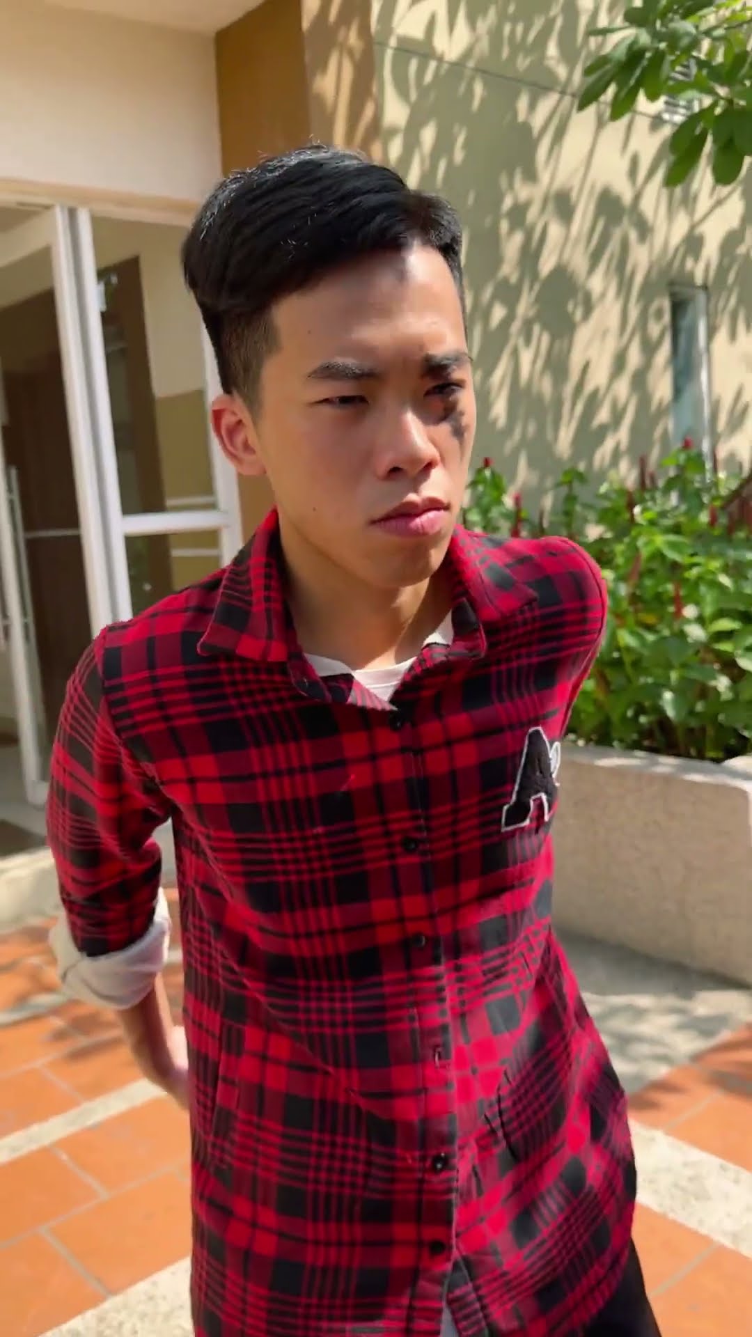 LNF - Anh xấu xí chứ không xấu xa || Ugly but kind guy #shorts
