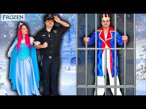 CRIANÇA FINGE BRINCAR