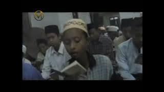 Video Lirik : Qolbi Yunadi : Duta Sholawat