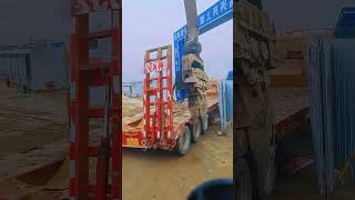 Pro Construction Site Hack Use Excavator Clamp To Align Long Trailer For Narrow Gate
