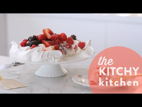 my-mom's-pavlova-//-living-deliciously
